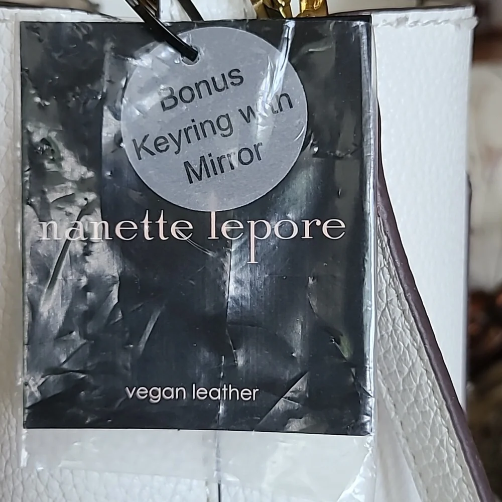 NWT Nanette Lepore White Loraine Bucket Bag with keyring mirror - Picture 7 of 8